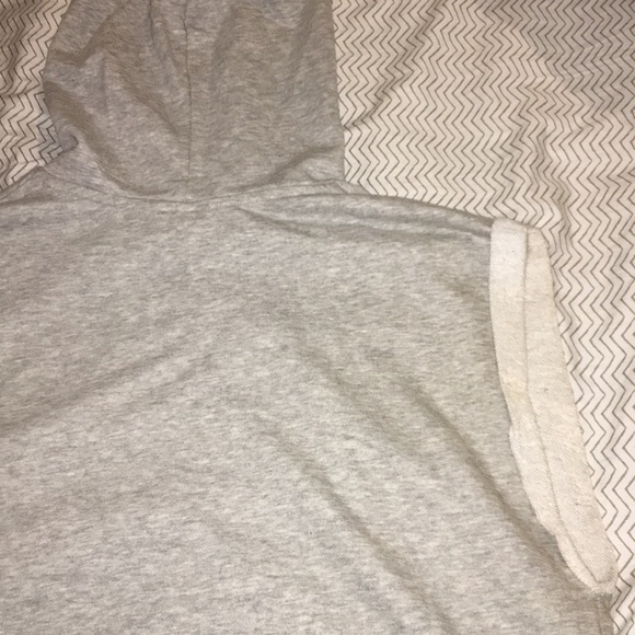 Cute Grey Cut-Off Sleeves Sweatshirt - Picture 6 of 6